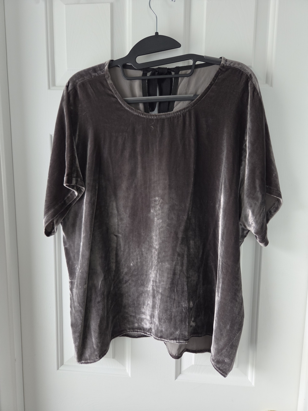 Gray Short-Sleeve Scoop Neck Top -